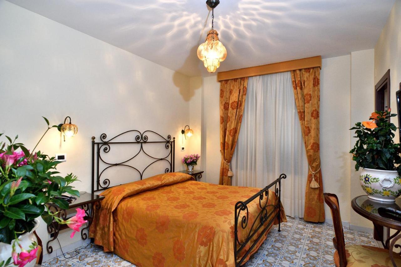 Hotel La Tonnarella Sorrento Esterno foto